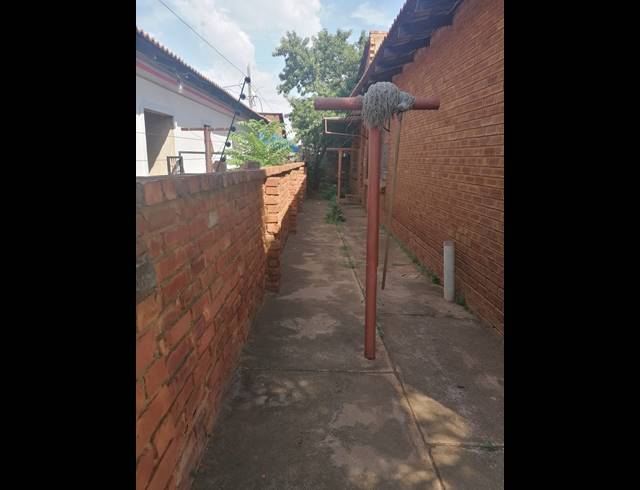 4 BEDROOM FREEHOLD FOR SALE IN SOSHANGUVE L